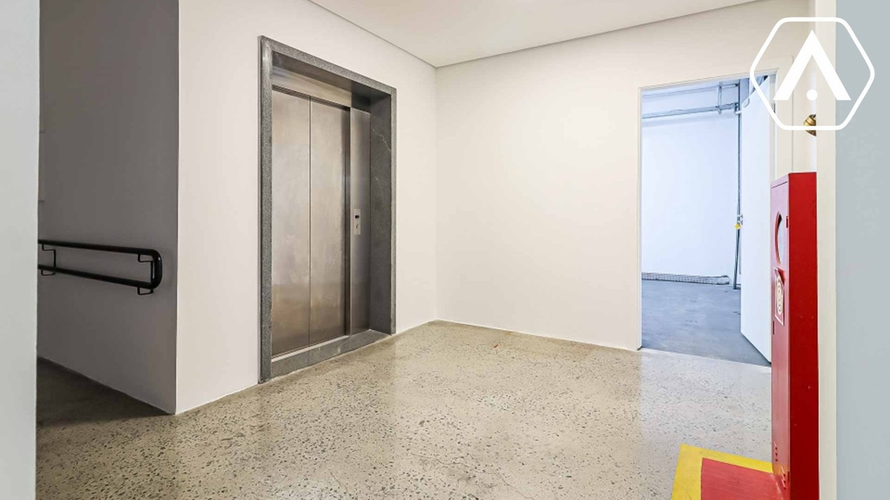 GALPÃO NO JAGUARÉ - 7000 M² - LOCAÇÃO