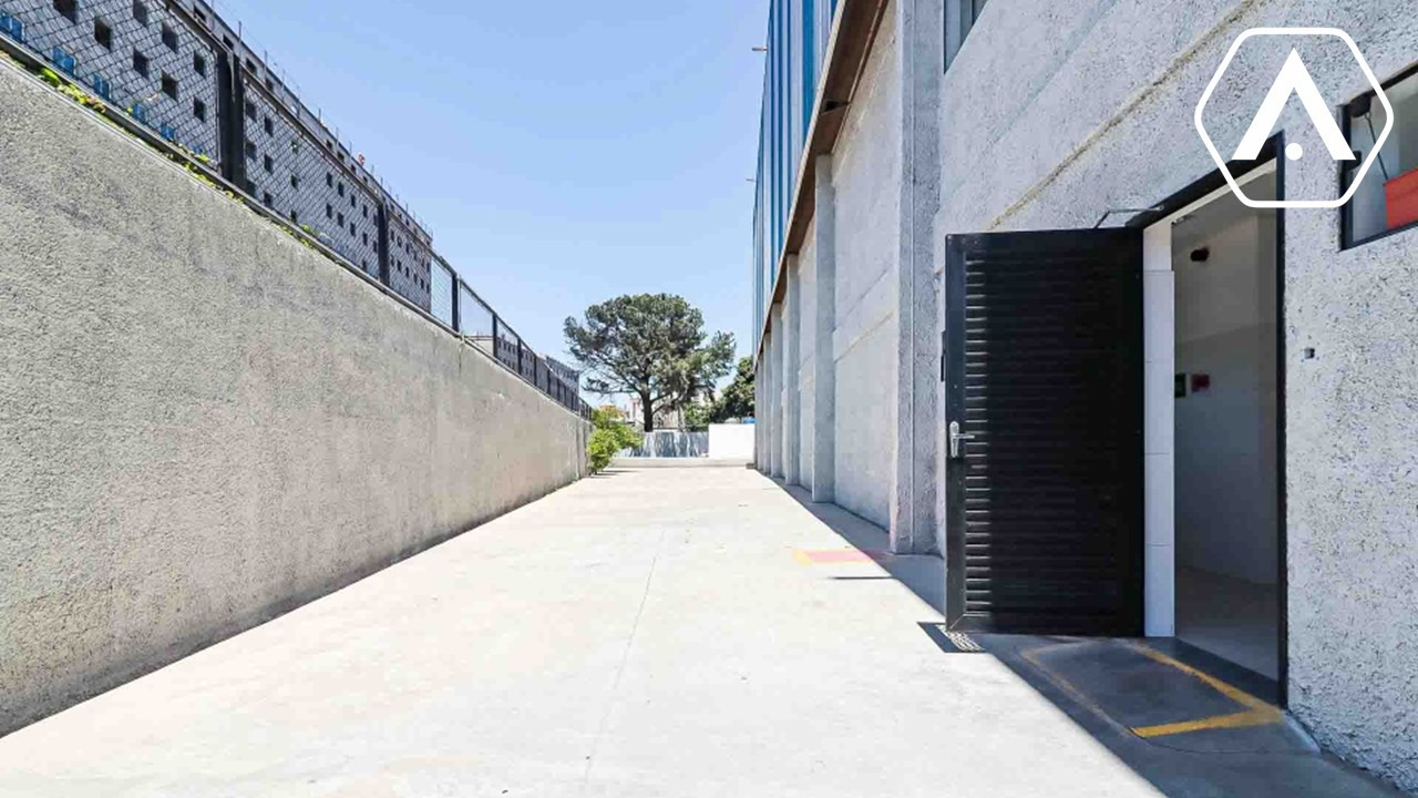 GALPÃO NO JAGUARÉ - 7000 M² - LOCAÇÃO