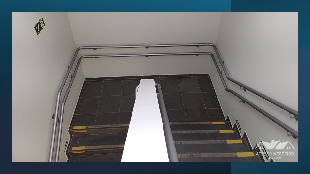 PONTO COMERCIAL MULTIUSO - 700 M²  - COM ELEVADOR  - 17 VAGAS - D913