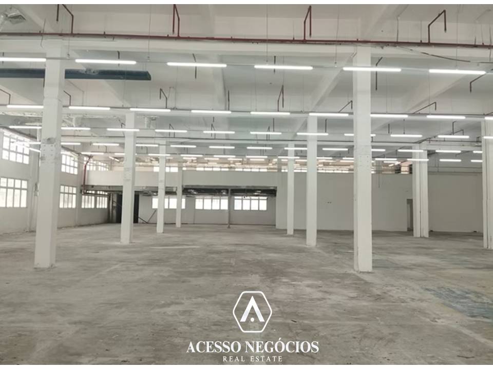 GALPÃO MONOUSUÁRIO NA ÁGUA BRANCA - 5198 M² - EB072