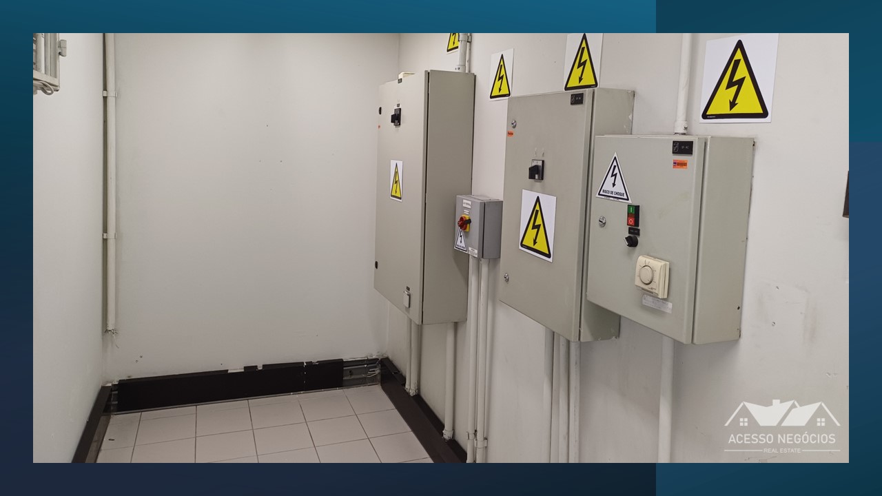 PONTO COMERCIAL MULTIUSO - 700 M²  - COM ELEVADOR  - 17 VAGAS - D913