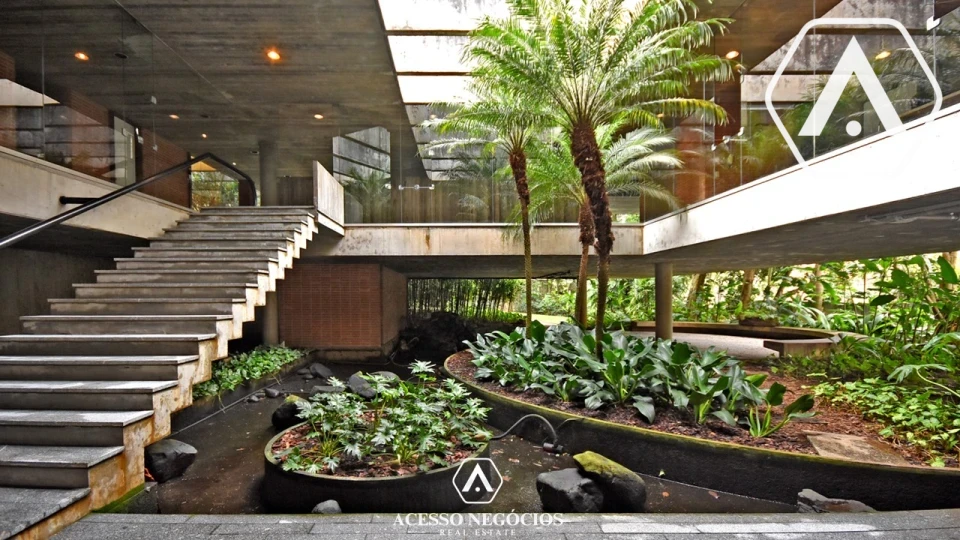 CASA  PARA INCORPORAÇÃO OU ATIVIDADES CULTURAIS /LAZER - 3100 M²