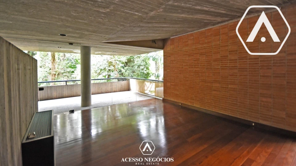 CASA  PARA INCORPORAÇÃO OU ATIVIDADES CULTURAIS /LAZER - 3100 M²