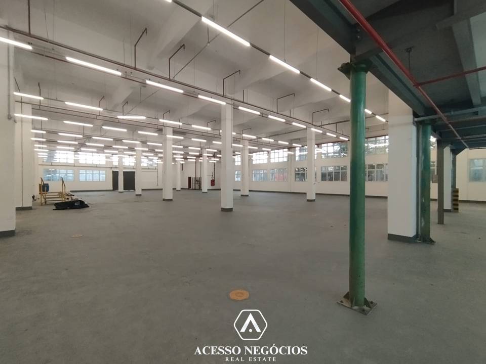 GALPÃO MONOUSUÁRIO NA ÁGUA BRANCA - 5198 M² - EB072
