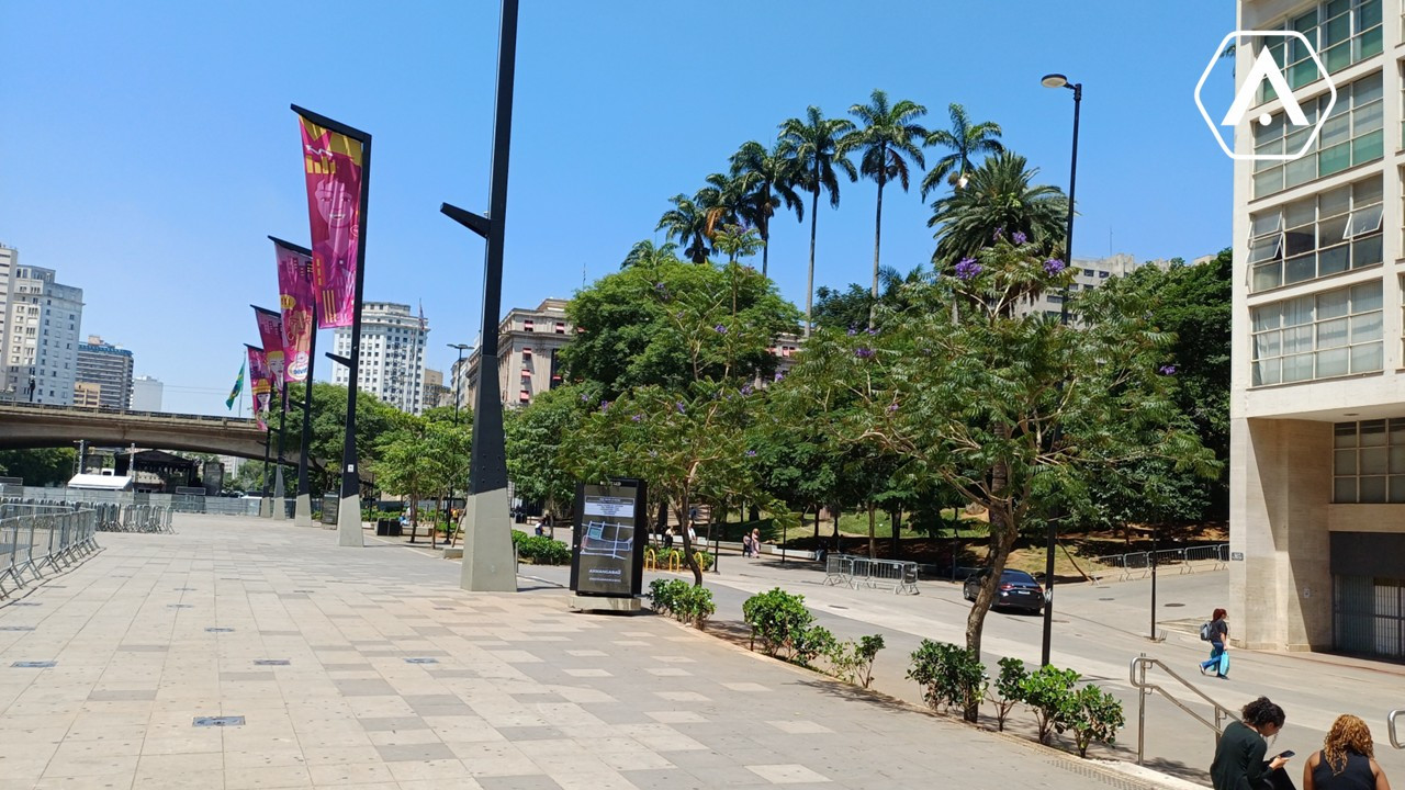 LAJES  CORPORATIVAS  NO CENTRO - LOCAÇÃO  - 2760 M²