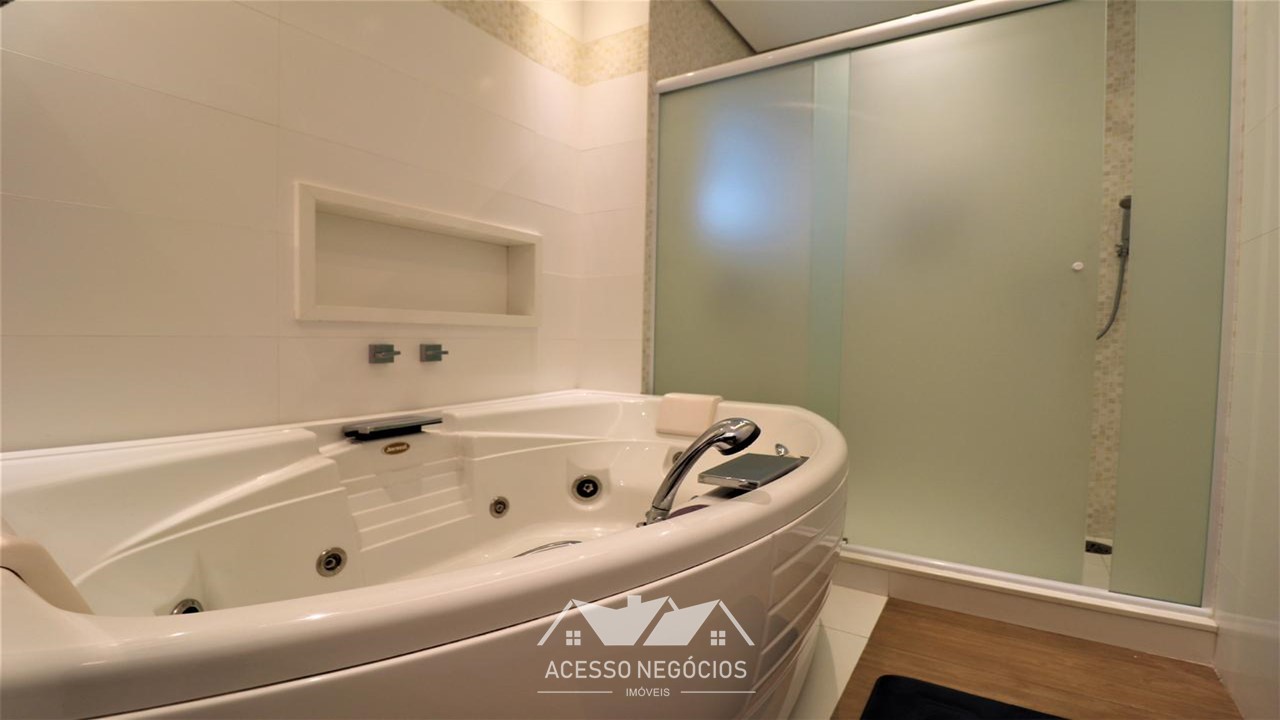 CASA EM CONDOMÍNIO À VENDA 4 SUÍTES  455 M² TAMBORÉ SOLAIA - JD2194