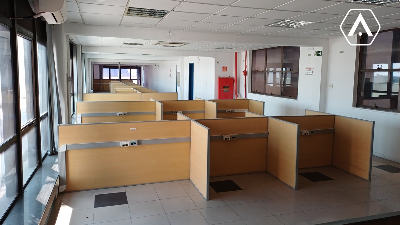 LAJES  CORPORATIVAS  NO CENTRO - LOCAÇÃO  - 2760 M²