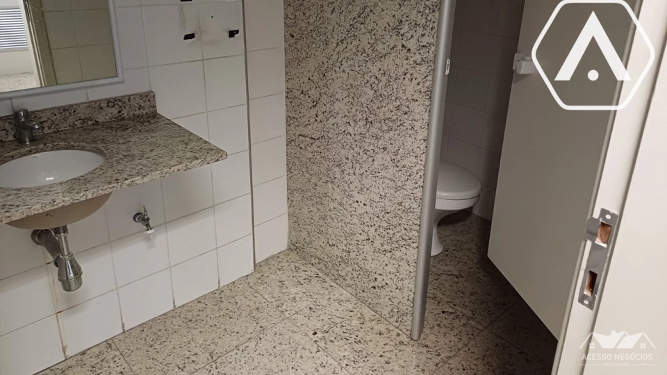 IMOVEL COMERCIAL NO ALTO DE PINHEIROS - LOCAÇÃO  - 569 M²