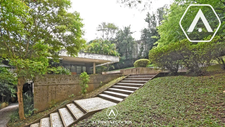 CASA  PARA INCORPORAÇÃO OU ATIVIDADES CULTURAIS /LAZER - 3100 M²