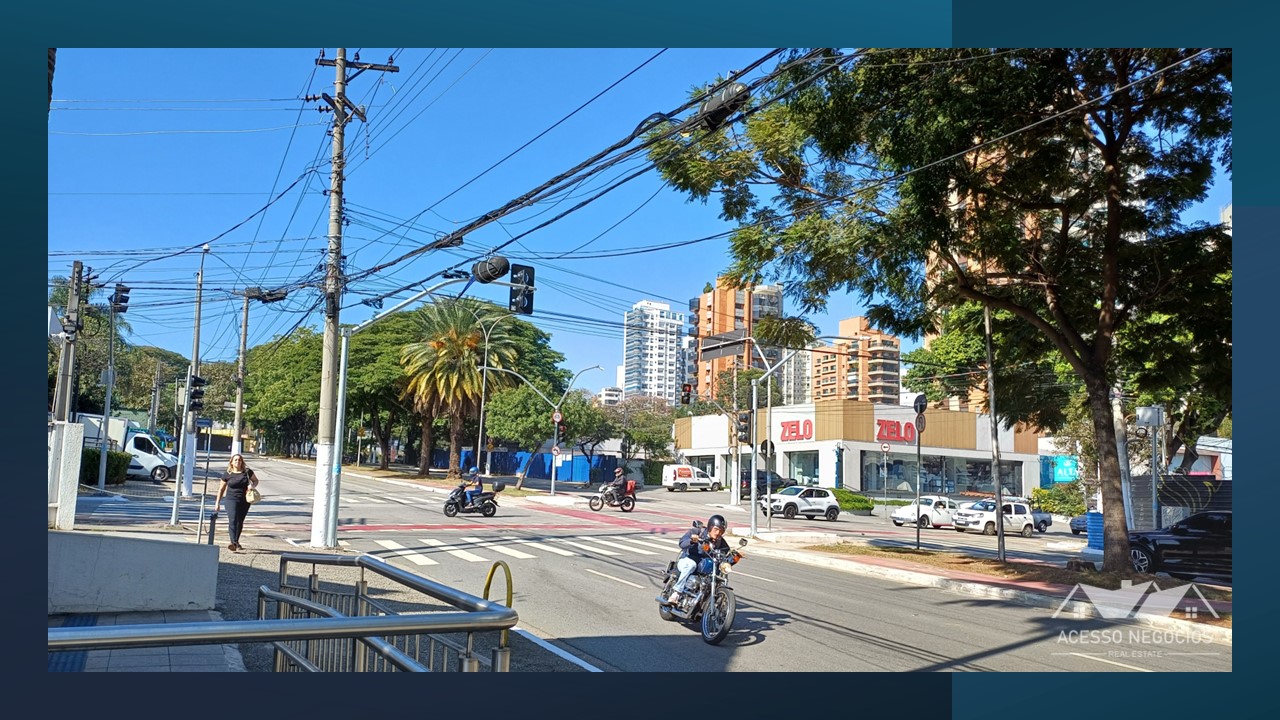 PONTO COMERCIAL MULTIUSO - 700 M²  - COM ELEVADOR  - 17 VAGAS - D913