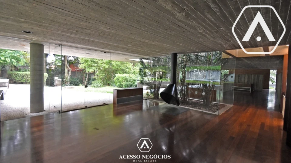 CASA  PARA INCORPORAÇÃO OU ATIVIDADES CULTURAIS /LAZER - 3100 M²