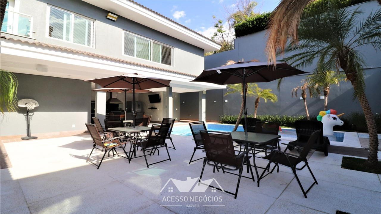 CASA EM CONDOMÍNIO À VENDA 4 SUÍTES  455 M² TAMBORÉ SOLAIA - JD2194