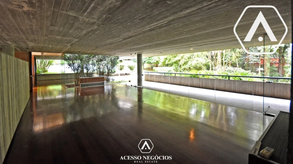CASA  PARA INCORPORAÇÃO OU ATIVIDADES CULTURAIS /LAZER - 3100 M²