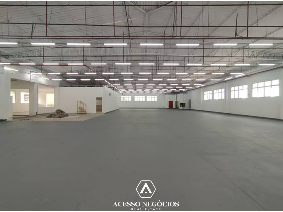 GALPÃO MONOUSUÁRIO NA ÁGUA BRANCA - 5198 M² - EB072