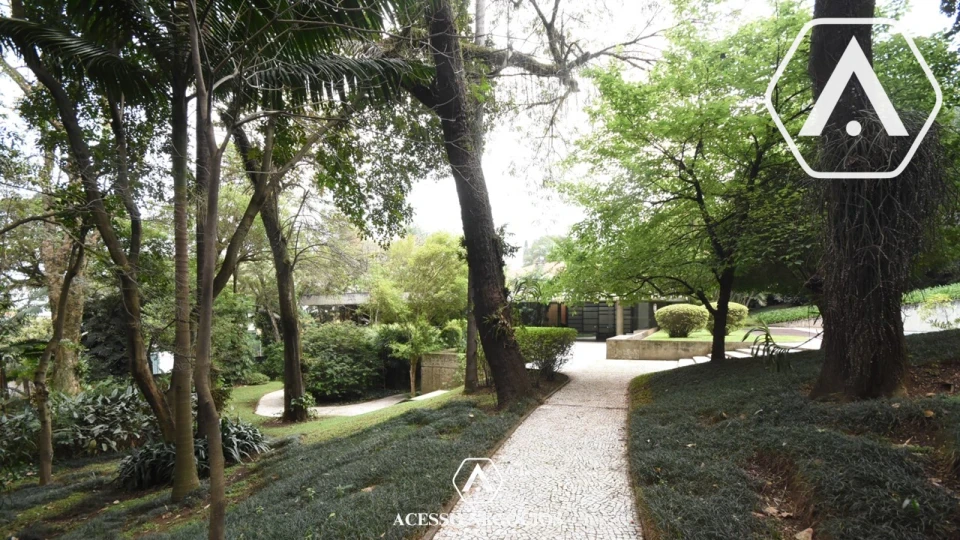 CASA  PARA INCORPORAÇÃO OU ATIVIDADES CULTURAIS /LAZER - 3100 M²