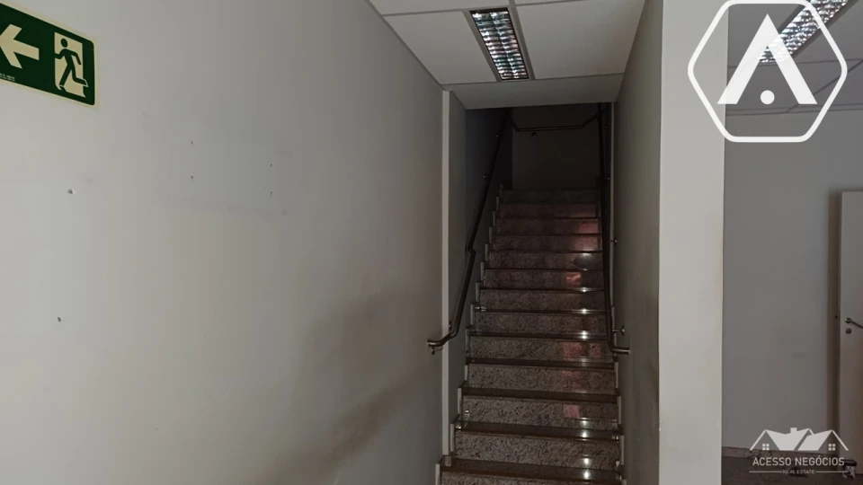 IMOVEL COMERCIAL NO ALTO DE PINHEIROS - LOCAÇÃO  - 569 M²