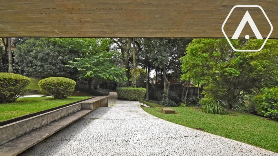 CASA  PARA INCORPORAÇÃO OU ATIVIDADES CULTURAIS /LAZER - 3100 M²
