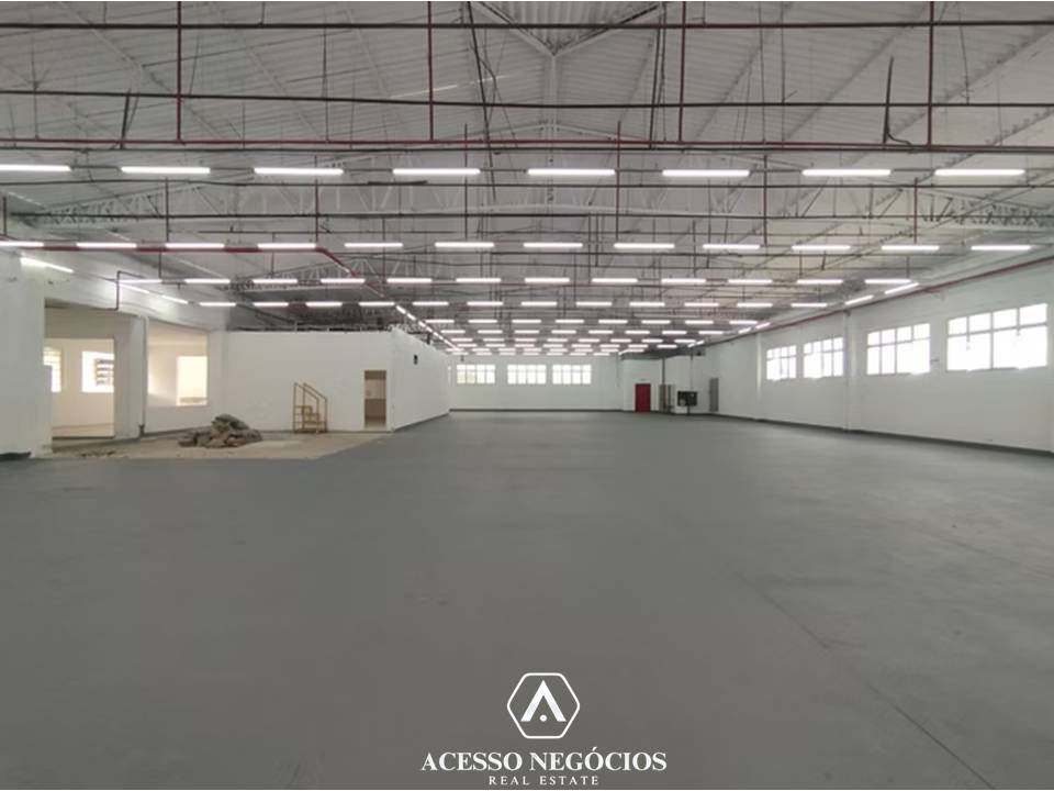 GALPÃO MONOUSUÁRIO NA ÁGUA BRANCA - 5198 M² - EB072