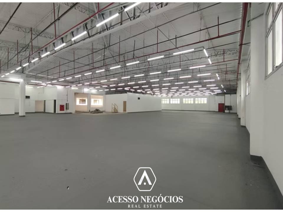 GALPÃO MONOUSUÁRIO NA ÁGUA BRANCA - 5198 M² - EB072