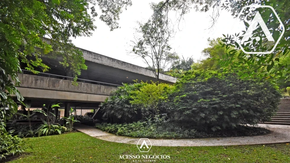 CASA  PARA INCORPORAÇÃO OU ATIVIDADES CULTURAIS /LAZER - 3100 M²