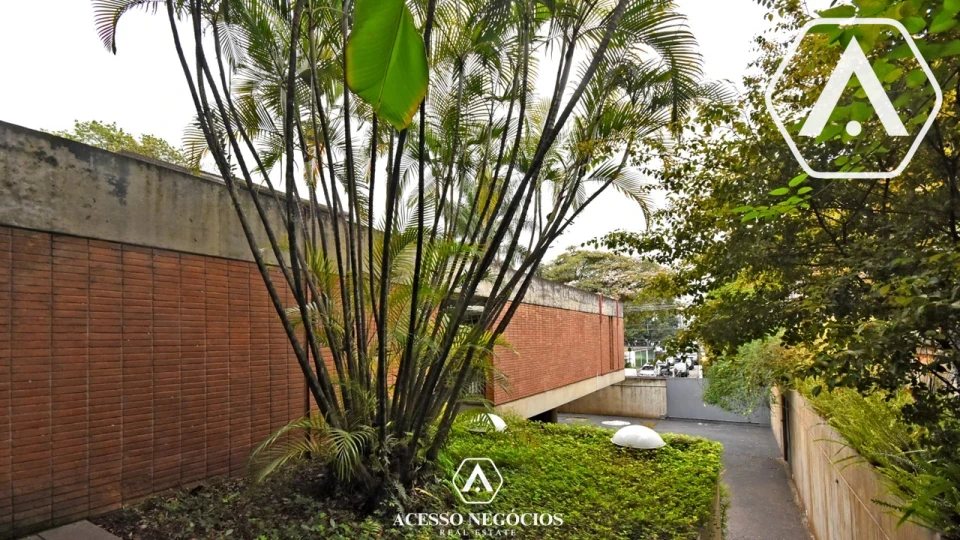 CASA  PARA INCORPORAÇÃO OU ATIVIDADES CULTURAIS /LAZER - 3100 M²