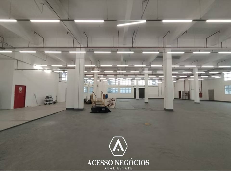 GALPÃO MONOUSUÁRIO NA ÁGUA BRANCA - 5198 M² - EB072