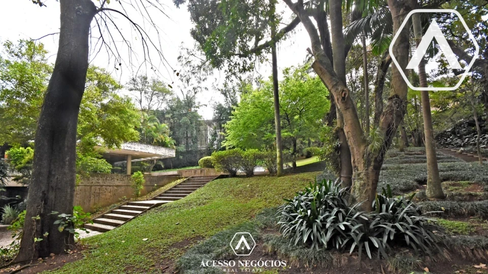 CASA  PARA INCORPORAÇÃO OU ATIVIDADES CULTURAIS /LAZER - 3100 M²