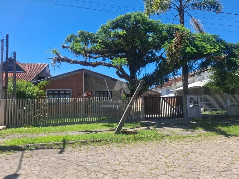 CASA A VENDA EM GUARATUBA
