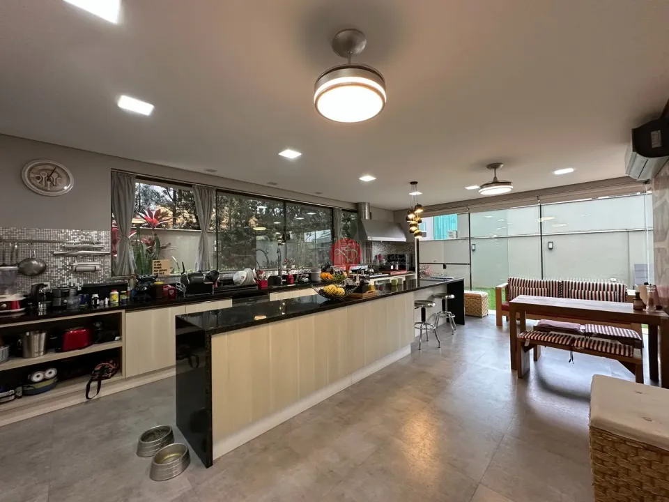 Imagens do imóveis Casa com 4 Suítes e 300 m² no Alphaville 2 em Londrina