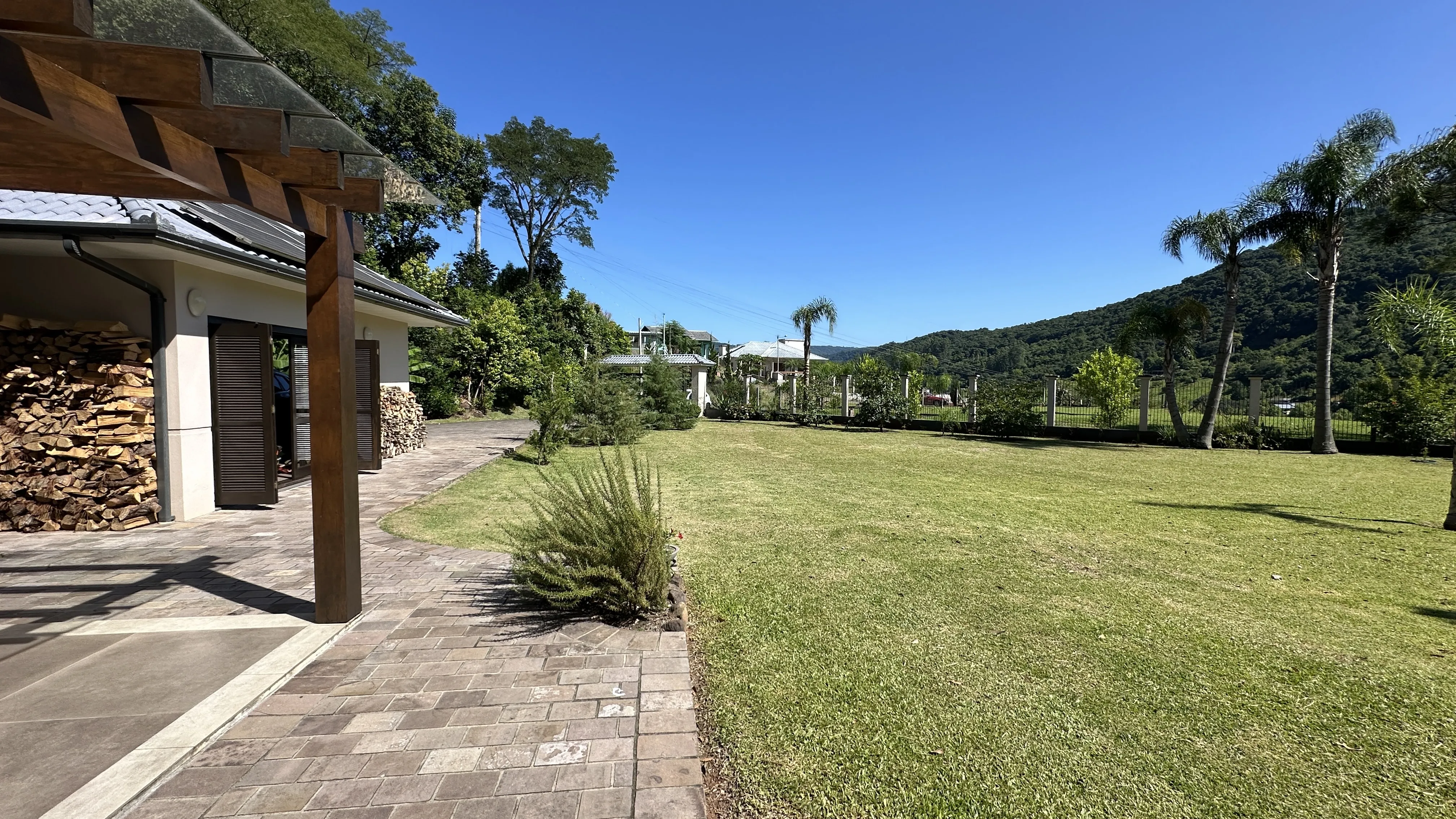 Casa de alto padrão com amplo terreno à venda na Serra Gaúcha