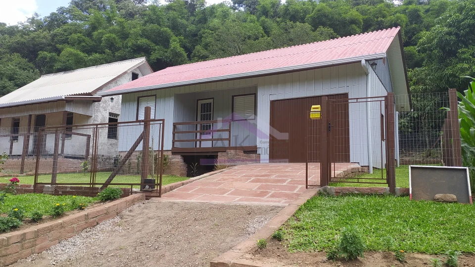 Aconchegante casa com dois dormitórios para locação no bairro Joaneta, em Picada Café, na Serra Gaúcha