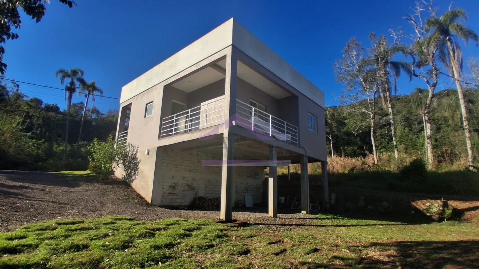 Casa com 1 suíte e com excelente localização, à venda em Picada Café, na Serra Gaúcha