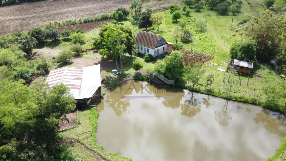 Sítio com riacho e casa enxaimel à venda em Picada Café na Serra Gaúcha