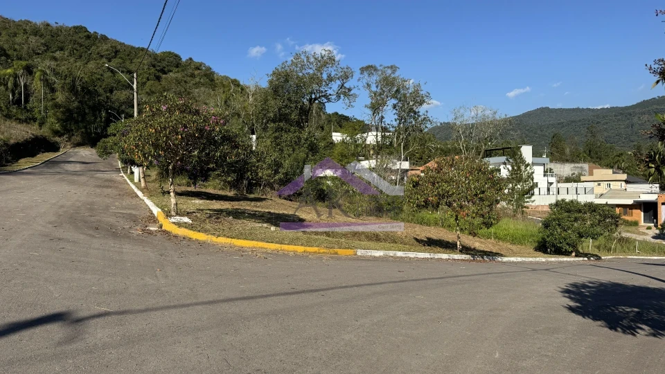 Imagens do imóveis Terreno de esquina à venda no centro de Picada Café na Serra Gaúcha