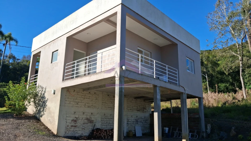 Casa com 1 suíte e com excelente localização, à venda em Picada Café, na Serra Gaúcha