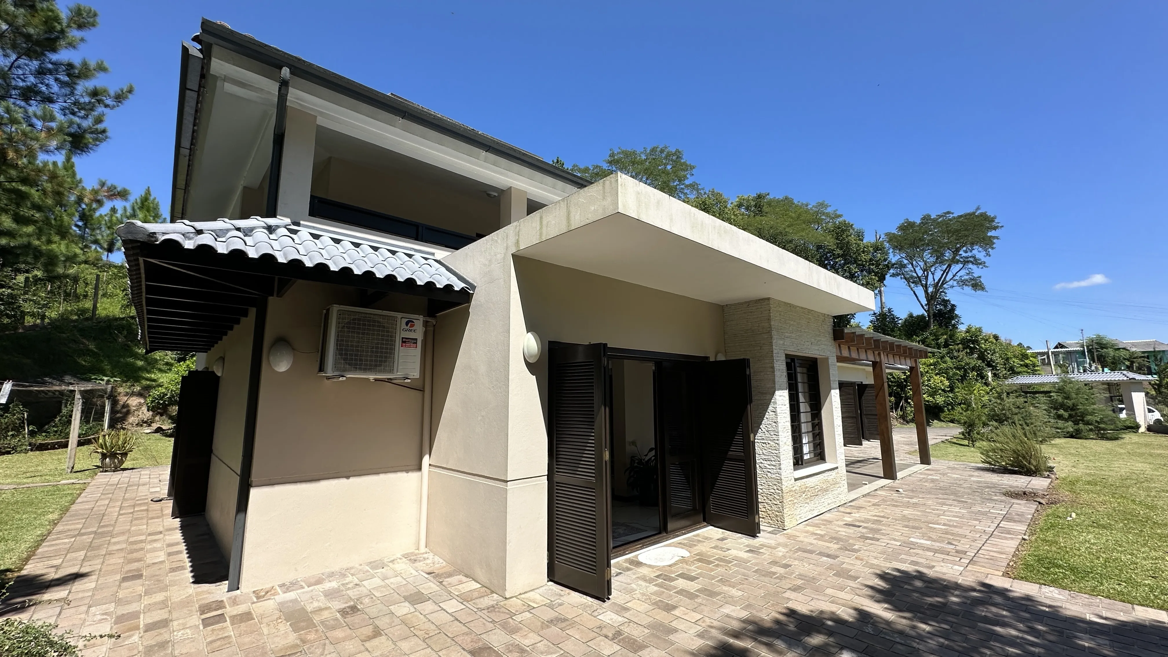 Casa de alto padrão com amplo terreno à venda na Serra Gaúcha