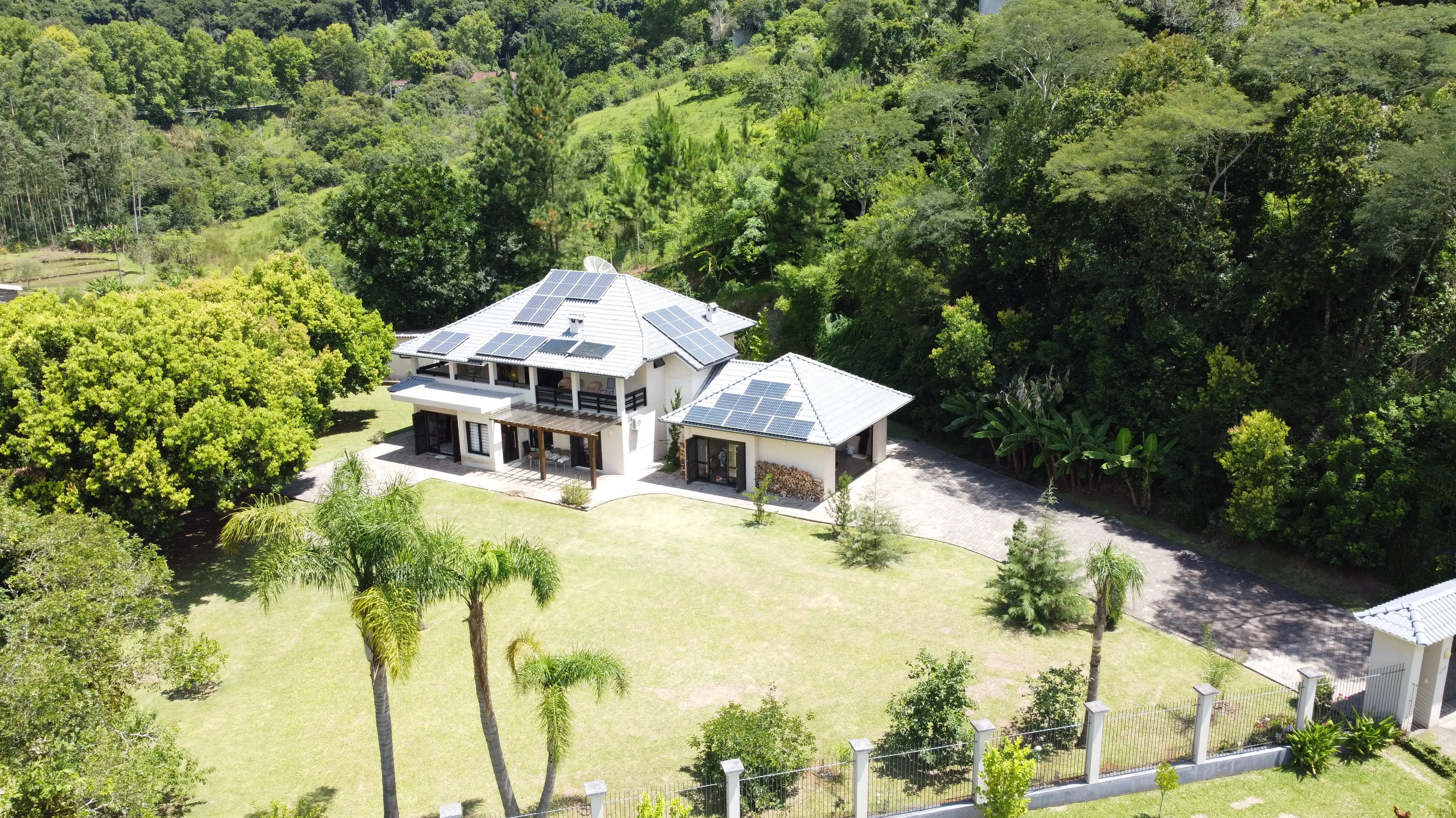Casa de alto padrão com amplo terreno à venda na Serra Gaúcha