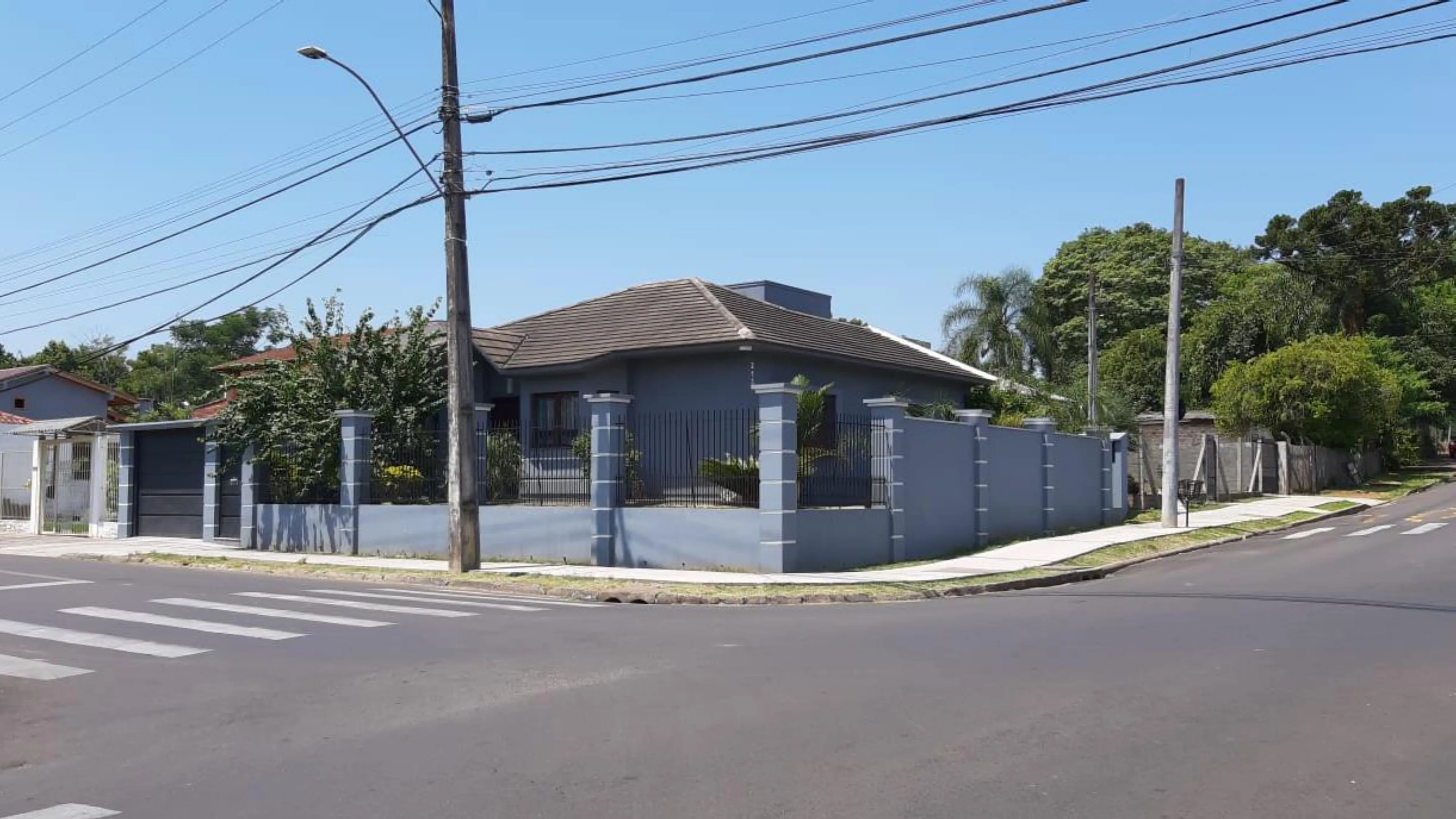 Casa de esquina com piscina à venda em São Leopoldo - RS