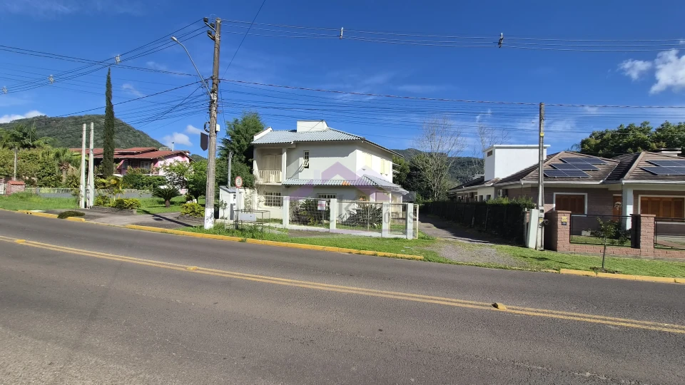 Sobrado com dois quartos para locação, localizado no Bairro Joaneta, na cidade de Picada Café (Cópia)