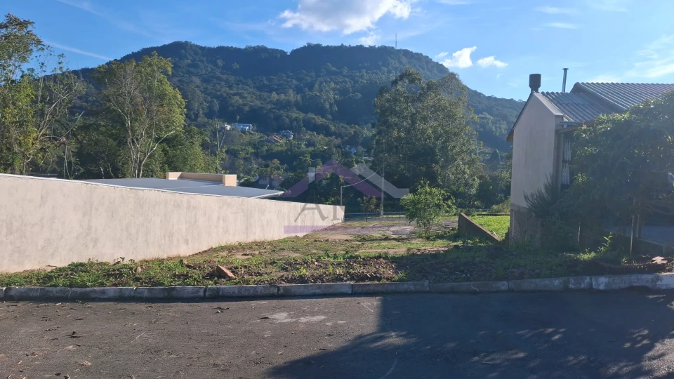 Terreno à venda no Centro de Picada Café, na Serra Gaúcha