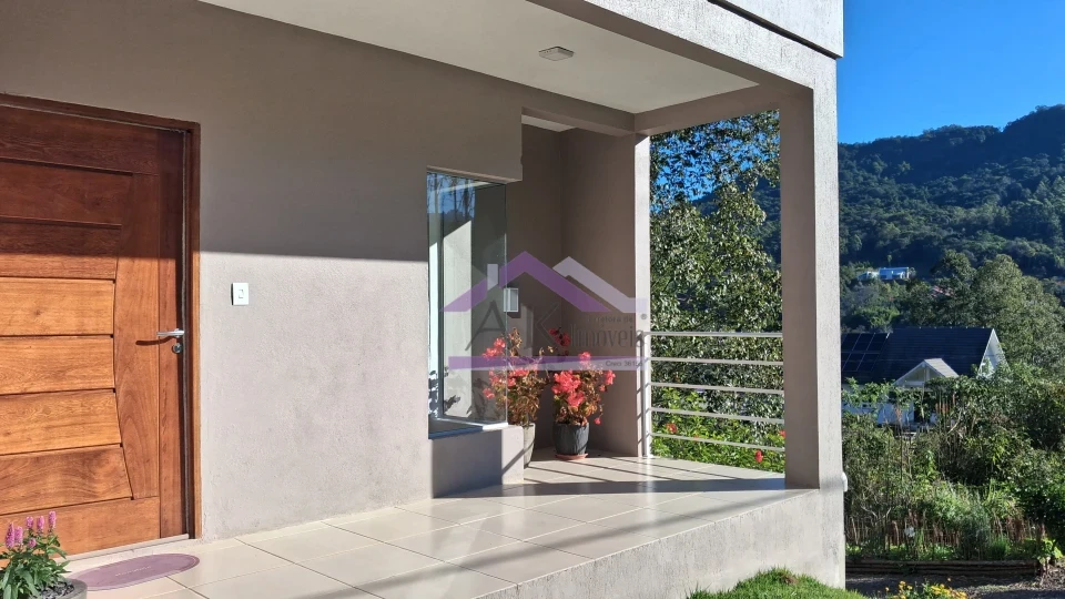 Casa com 1 suíte e com excelente localização, à venda em Picada Café, na Serra Gaúcha