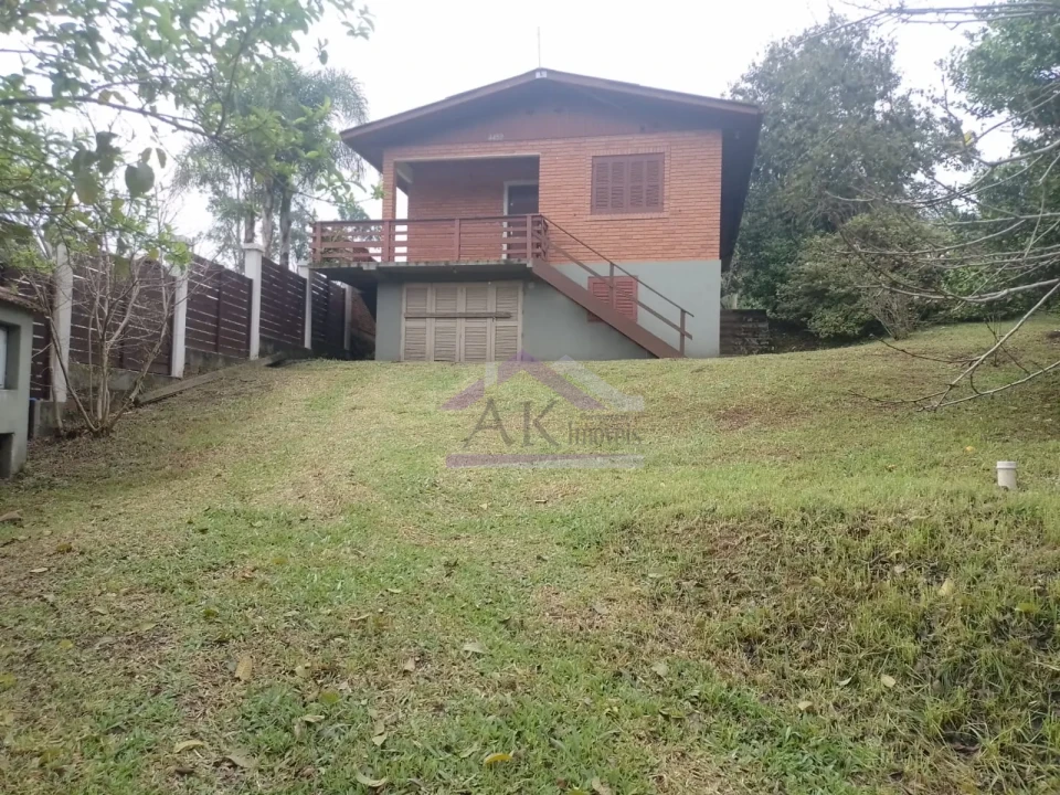 Casa com 3 quartos para locação, localizada as margens da BR-116, em Picada Café, na Serra Gaúcha