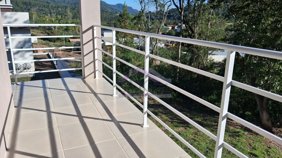 Casa com 1 suíte e com excelente localização, à venda em Picada Café, na Serra Gaúcha