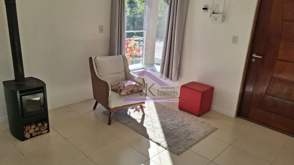 Casa com 1 suíte e com excelente localização, à venda em Picada Café, na Serra Gaúcha
