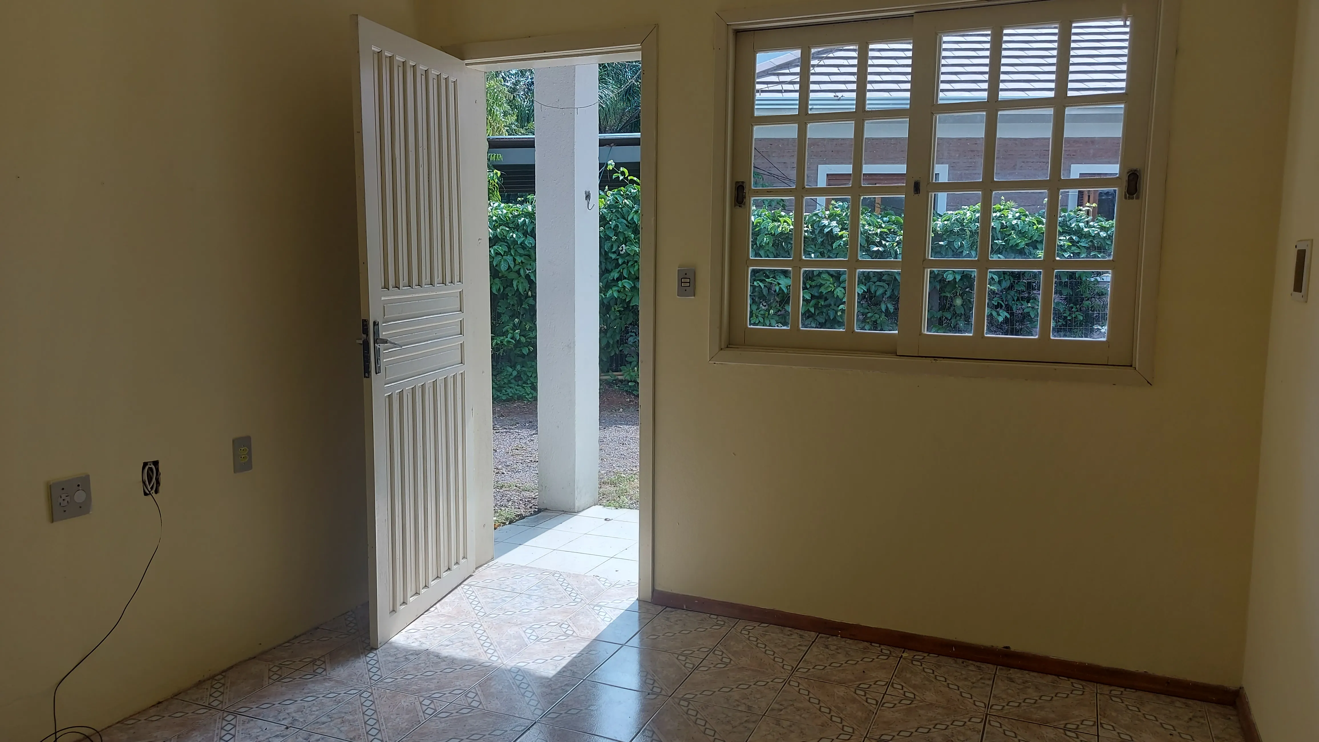 Sobrado com dois quartos localizado no Bairro Joaneta