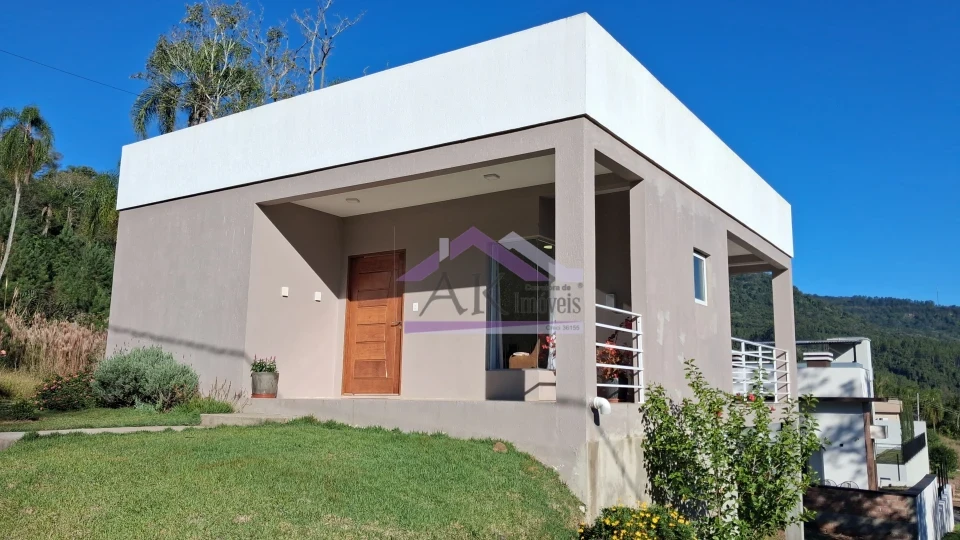 Casa com 1 suíte e com excelente localização, à venda em Picada Café, na Serra Gaúcha