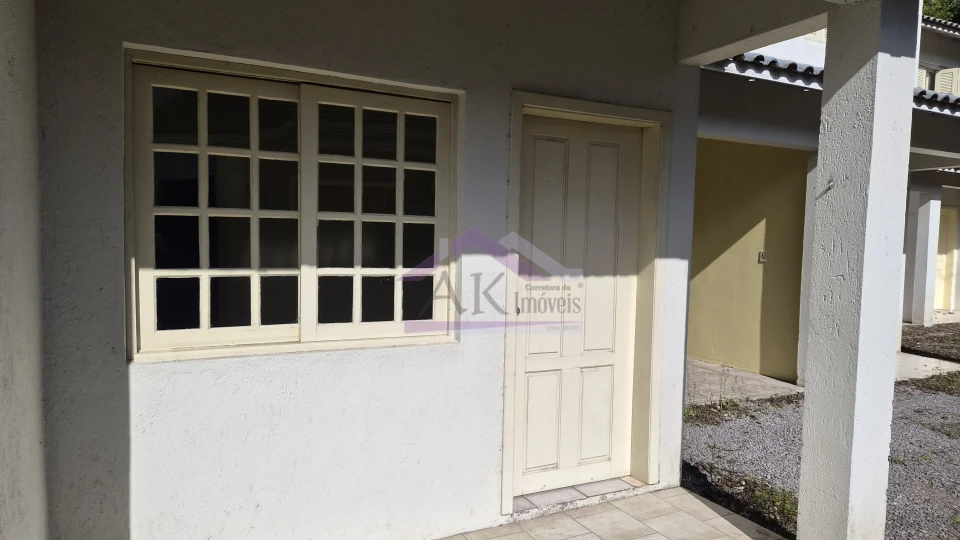 Sobrado com dois quartos para locação, localizado no Bairro Joaneta, na cidade de Picada Café