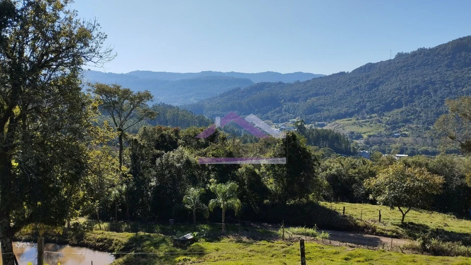 Imagens do imóveis Excelente sítio com casa enxaimel e açude à venda em Picada Café na Serra Gaúcha