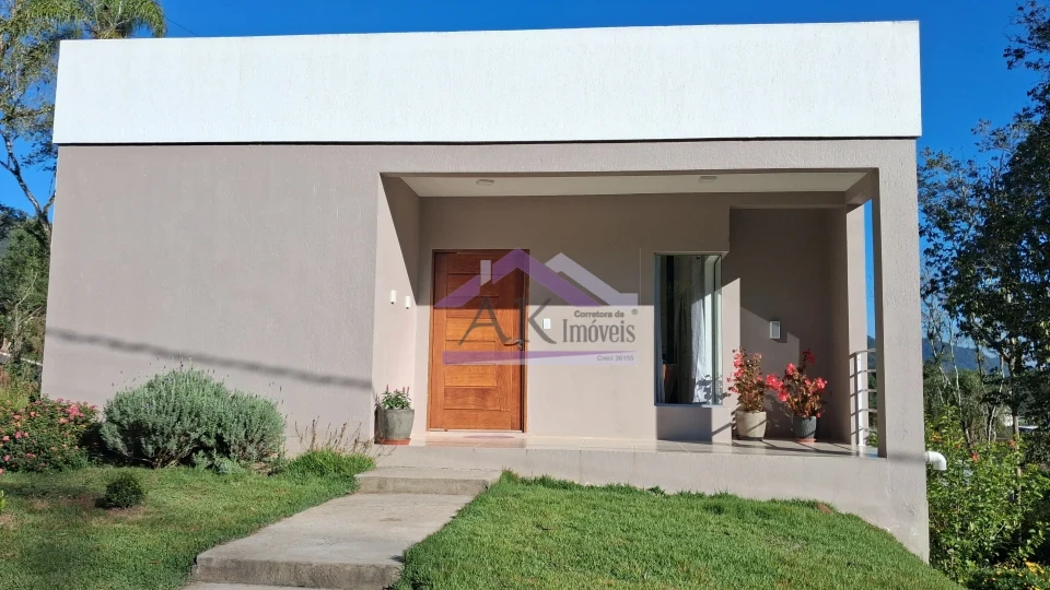 Casa com 1 suíte e com excelente localização, à venda em Picada Café, na Serra Gaúcha