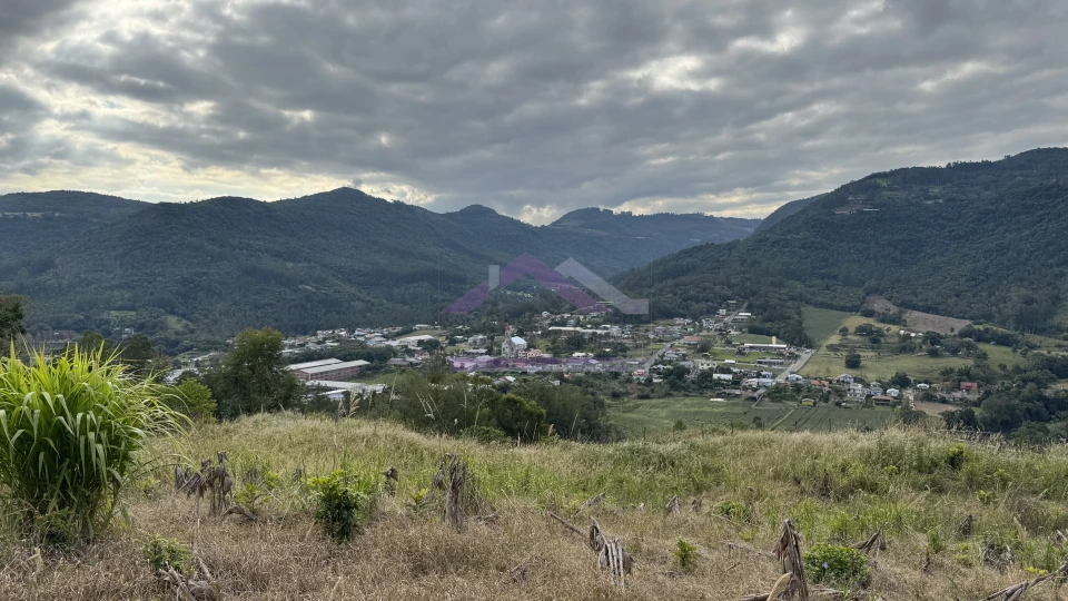 Área de terra com vista e açude à venda em Picada Café na Serra Gaúcha